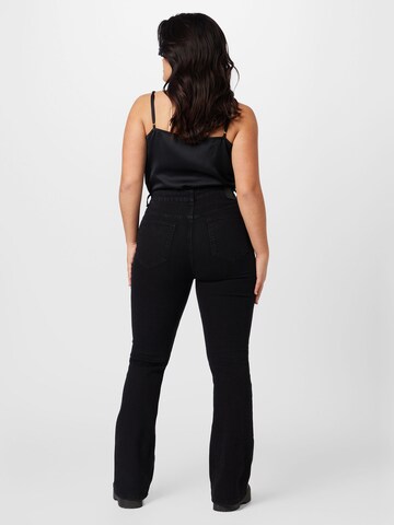 Flared Jeans 'Peggy' di PIECES Curve in nero