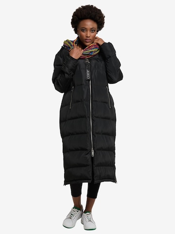 Carlo Colucci Winter Coat in Black: front