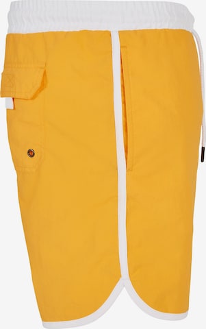 Pantaloncini da bagno 'Retro' di Urban Classics in giallo