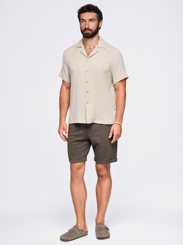 Coupe regular Chemise Ombre en beige