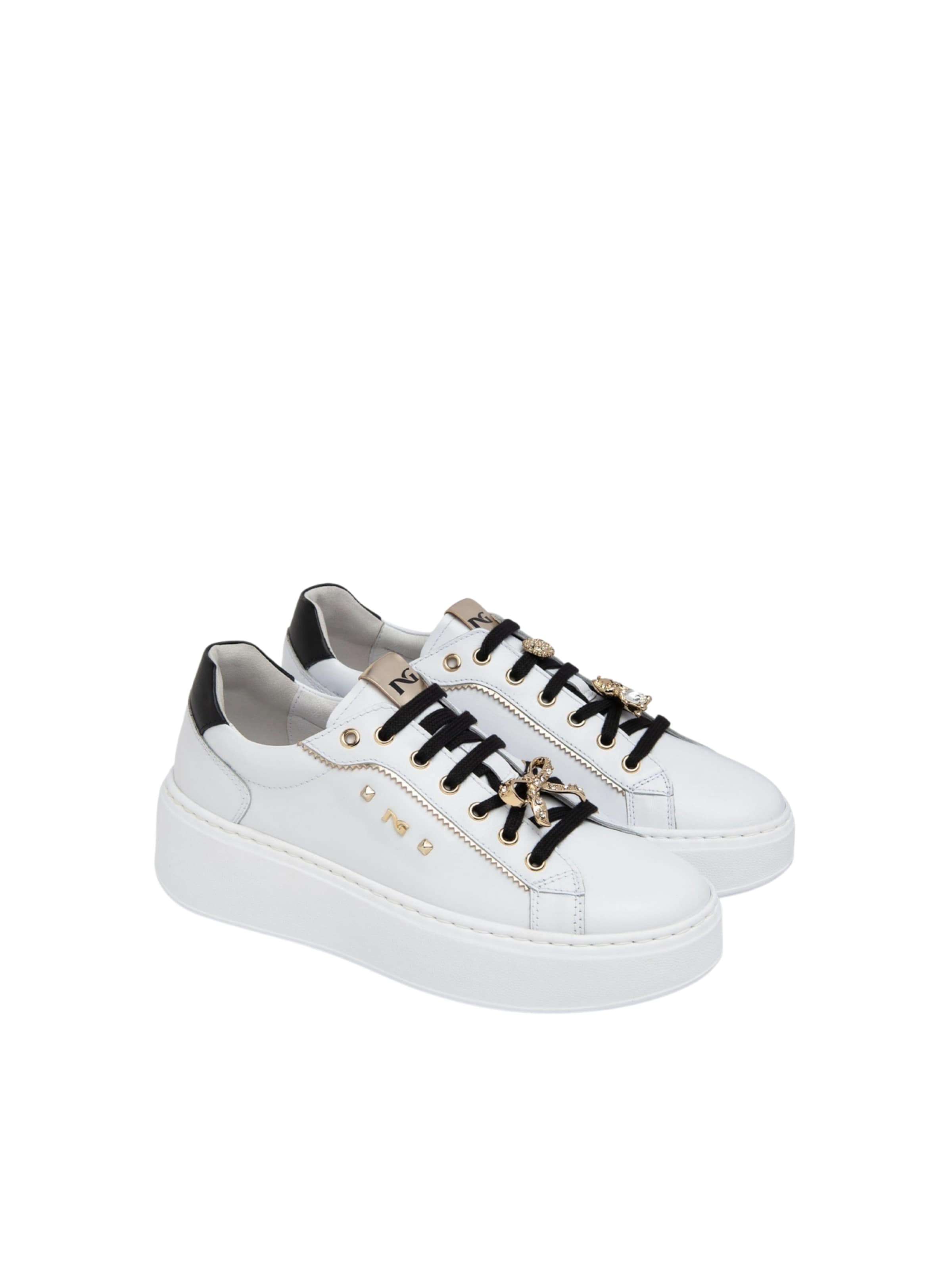 Baskets basses Nero Giardini en blanc