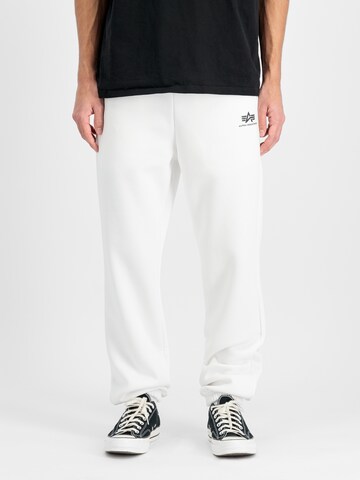 Effilé Pantalon ALPHA INDUSTRIES en blanc : devant