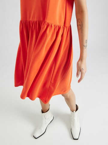 Robe 'Gabrielse' mbym en rouge