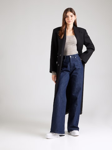 T-shirt & Other Stories en gris