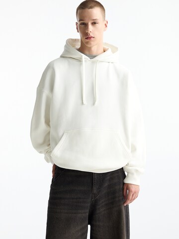 Pull&Bear Sweatshirt i vit: framsida