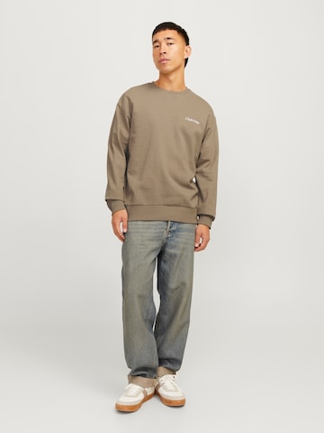 JACK & JONES - Sweatshirt 'JJEBradley' em castanho