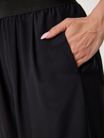 Happiness İstanbul Wide Leg Housut värissä musta