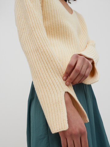 Pullover 'Daniella' di EDITED in beige