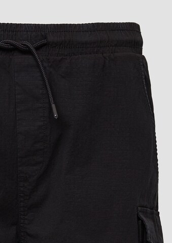 QS Loosefit Shorts in Schwarz