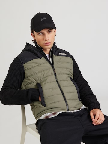 NAPAPIJRI Vest 'A-GESAR' in Green: front