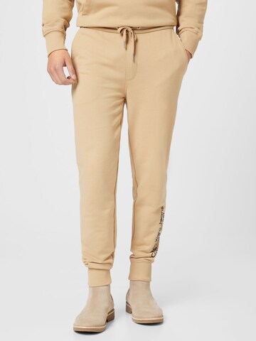 Calvin Klein Jeans Tapered Broek in Beige: voorkant