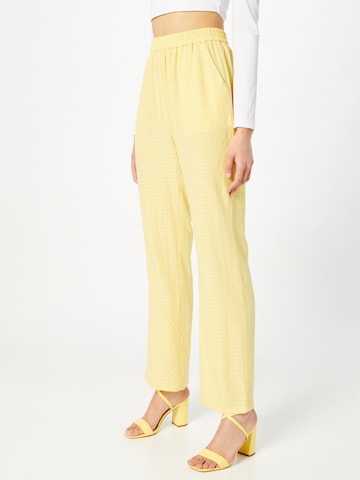 Lollys Laundry - Loosefit Calças 'Ted' em amarelo: frente