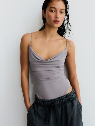 Bershka Shirt body in Grijs: voorkant