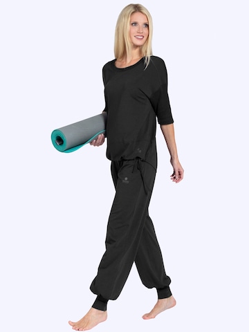 Magadi Sports top 'Sara' in Black