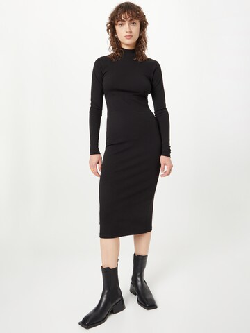 Robe 'RESSY' minimum en noir : devant