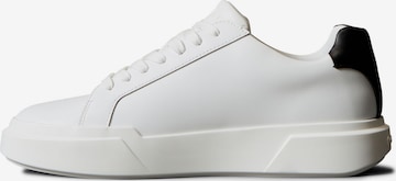 Baskets basses Calvin Klein Jeans en blanc : devant