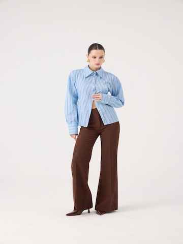HOLLY LOLLY Flared Pantalon in Bruin