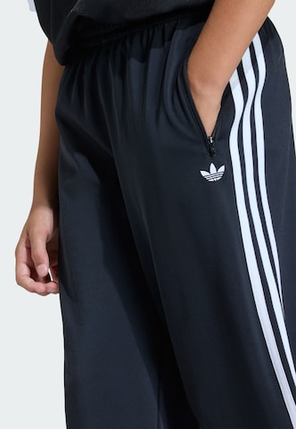 ADIDAS ORIGINALS - Loosefit Calças 'Firebird' em preto