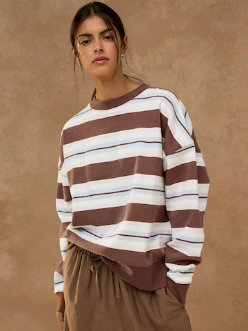 Sweat-shirt Next en marron : devant