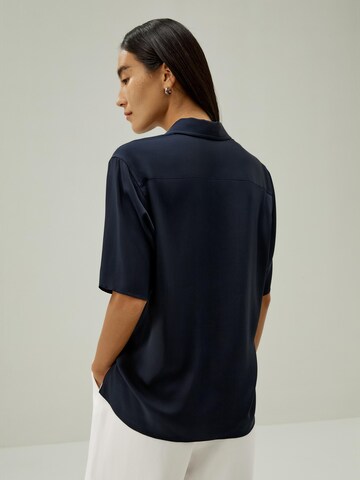 Camicia da donna 'LILYSILK Kurzarmhemd mit halber Knopfleiste' di Lilysilk in blu