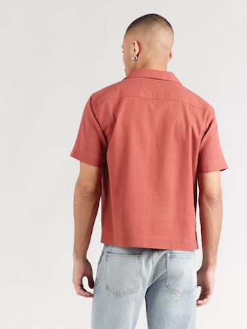 Abercrombie & Fitch Regular fit Риза в червено