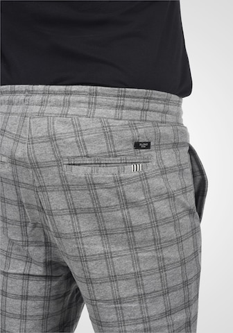 BLEND Regular Shorts in Grau