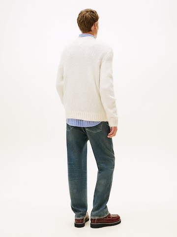 Pull-over Tommy Jeans en blanc