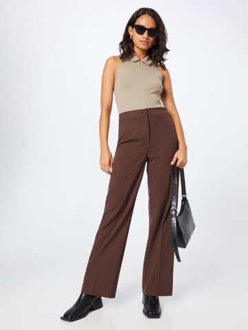 Wide leg Pantaloni con piega frontale di VERO MODA in marrone