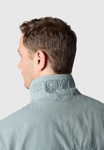 Veste mi-saison 'Murpho' Ragwear en vert