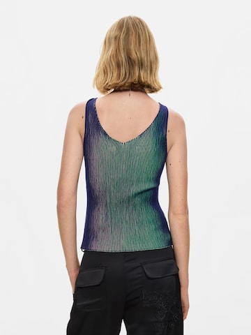 Top brodat de la Desigual pe mai multe culori