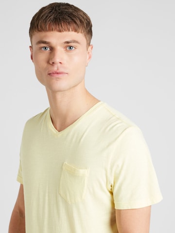 CAMP DAVID قميص بلون أصفر