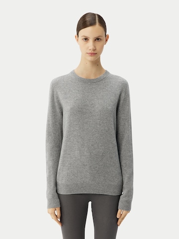 GOBI Cashmere Trui 'Women's Essential Cashmere Crewneck Sweater' in Grijs