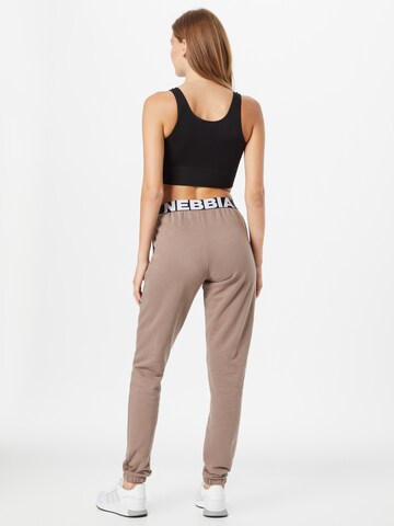 NEBBIA Tapered Sports trousers in Brown