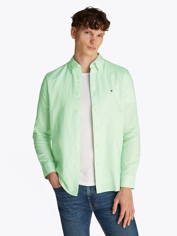 Coupe regular Chemise TOMMY HILFIGER en vert : devant