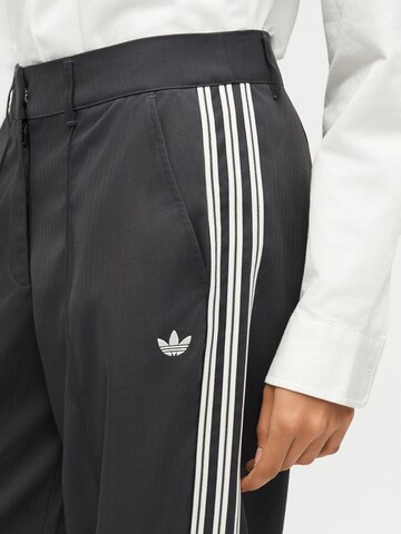 Largi Pantaloni cu dungă 'FB' de la ADIDAS ORIGINALS pe negru