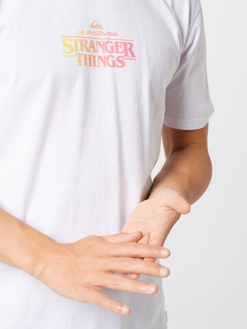 QUIKSILVER - Camiseta funcional 'STRANGER THINGS' en blanco