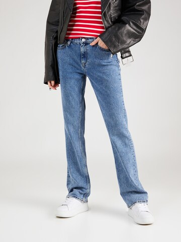 Tommy Jeans Regular Jeans 'MADDIE BOOTCUT' in Blauw: voorkant