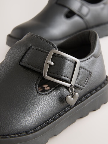 Next Low shoe in Black