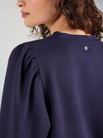 Rich & Royal Collegepaita värissä sininen