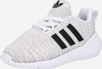 ADIDAS ORIGINALS Sneakers 'Swift Run 22' i hvit: forside