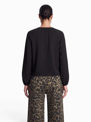 ONLY - Blusa 'ONLZION STRYLA' en negro