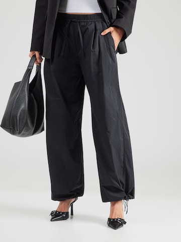 & Other Stories Широкий Брюки со складками в Черный: спереди