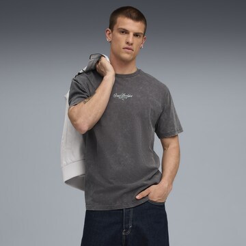 T-Shirt PUMA en gris : devant