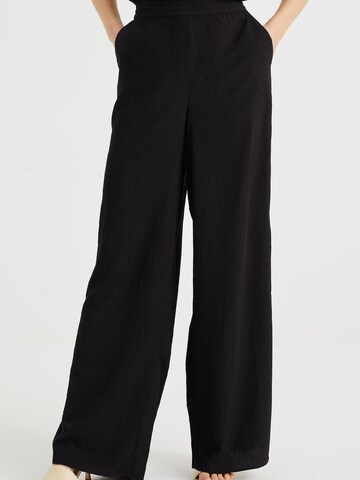 WE Fashion Loose fit Pants in Black: front