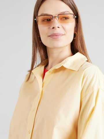 Gina Tricot Блуза в жълто
