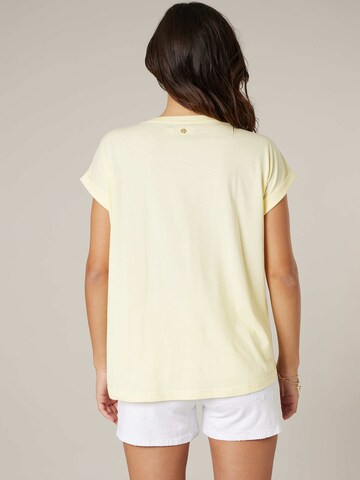 T-shirt 'Mykolove' Deeluxe en jaune