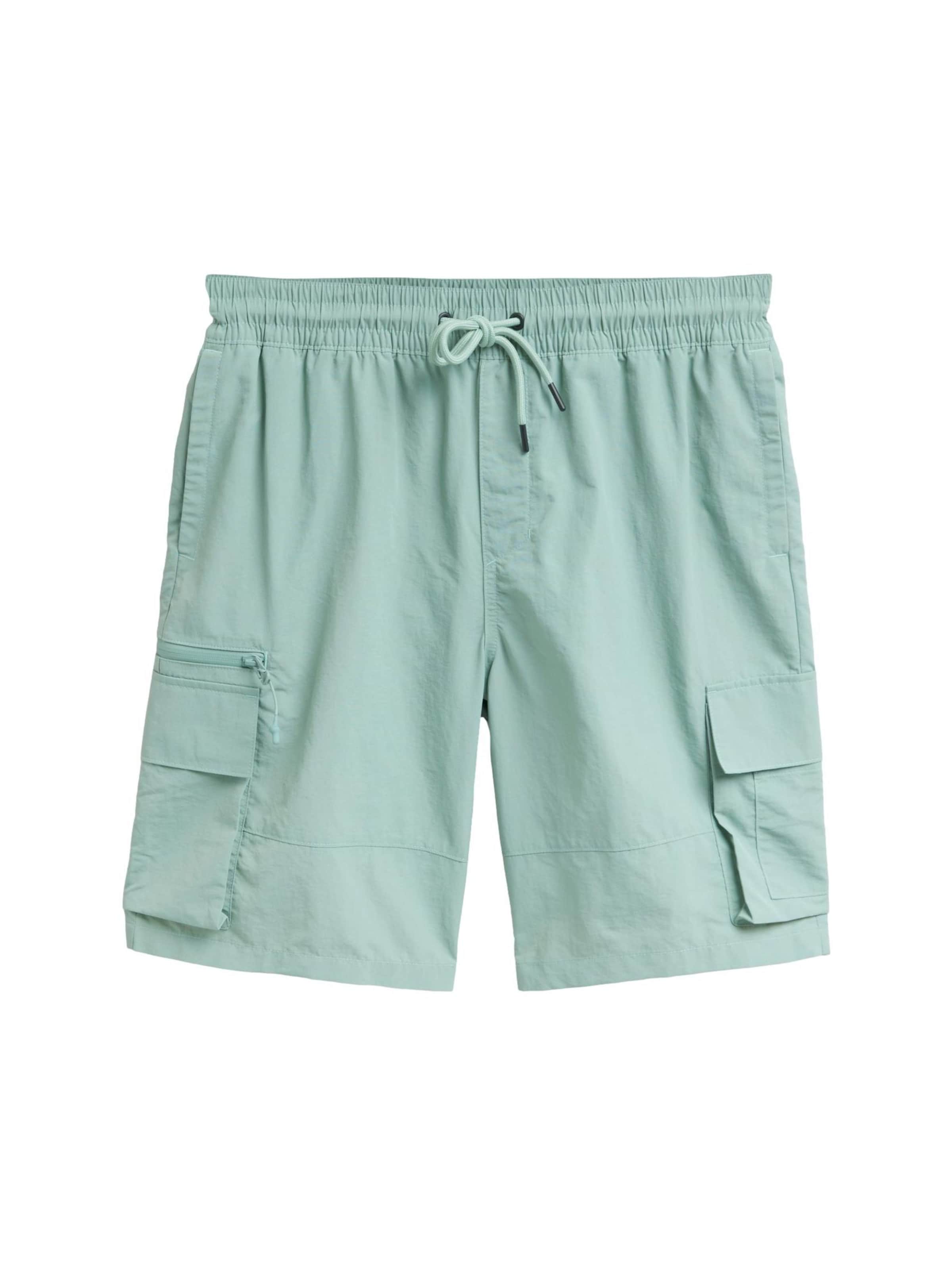 zaļš Next Peldšorti: no priekšpuses