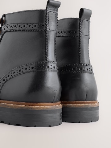 Boots stringati di Next in nero