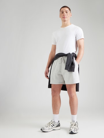 Abercrombie & Fitchregular Hlače 'ESSENTIAL' - siva boja