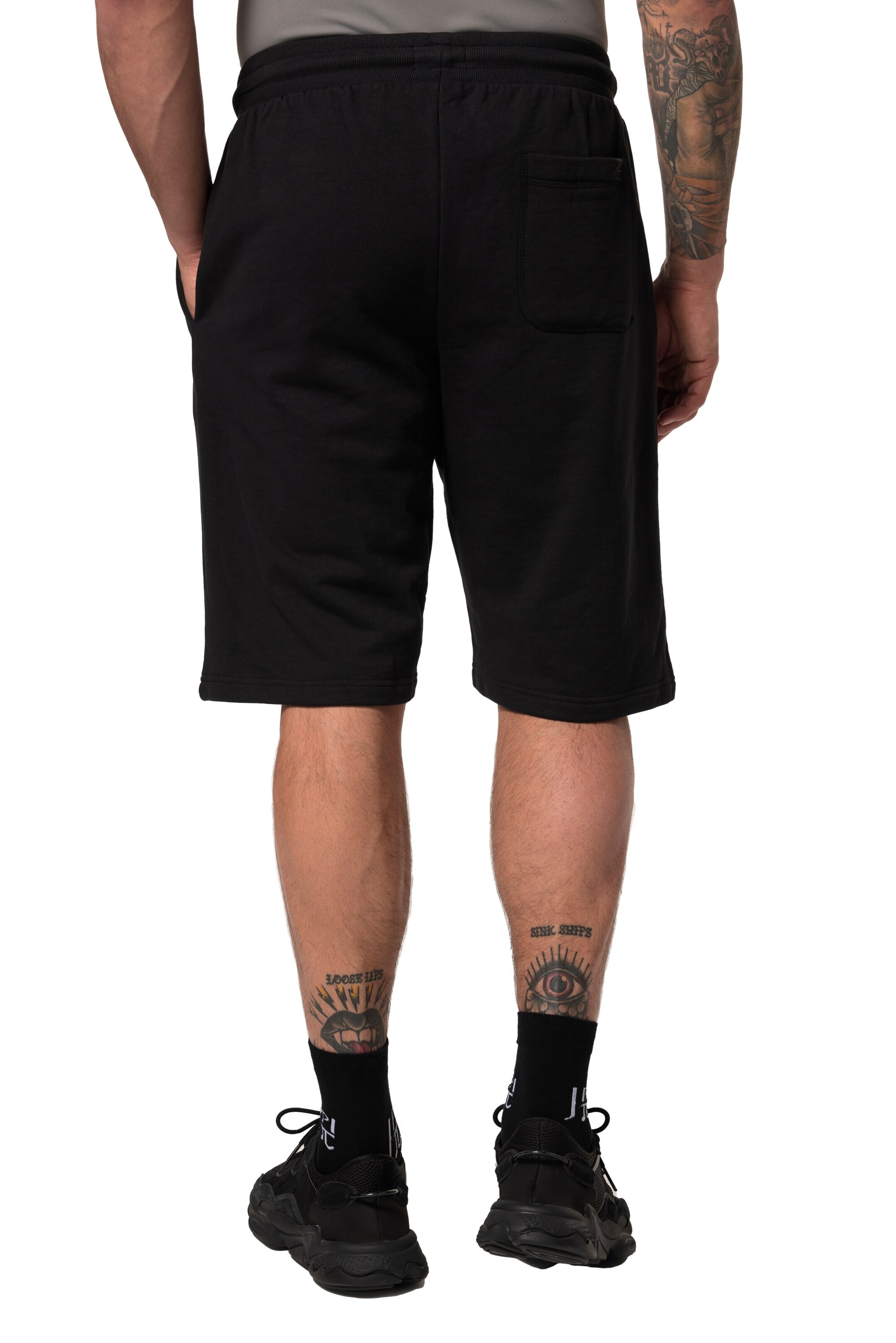 JAY-PI Loosefit Shorts in Schwarz
